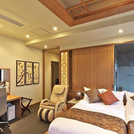 Hotel Coco Grand Takasaki Bagian luar foto