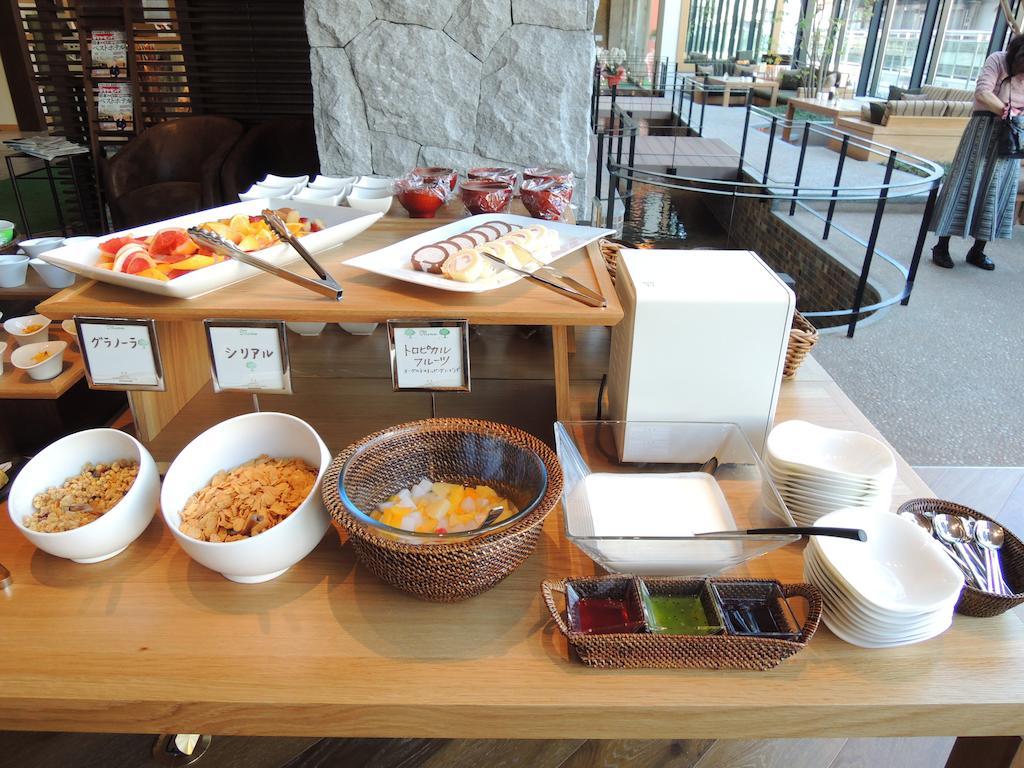 Hotel Coco Grand Takasaki Bagian luar foto