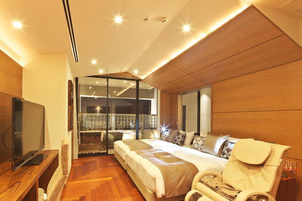Hotel Coco Grand Takasaki Bagian luar foto