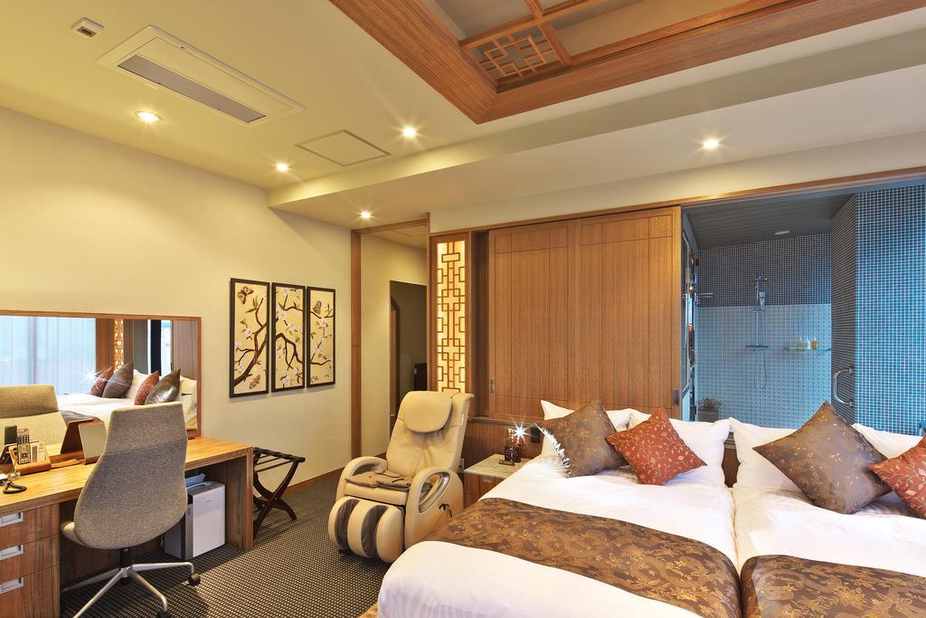 Hotel Coco Grand Takasaki Bagian luar foto