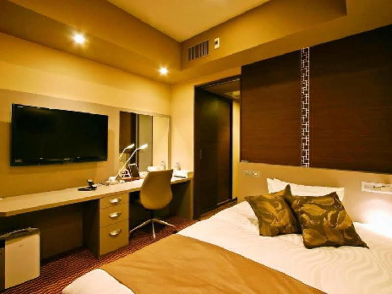 Hotel Coco Grand Takasaki Bagian luar foto