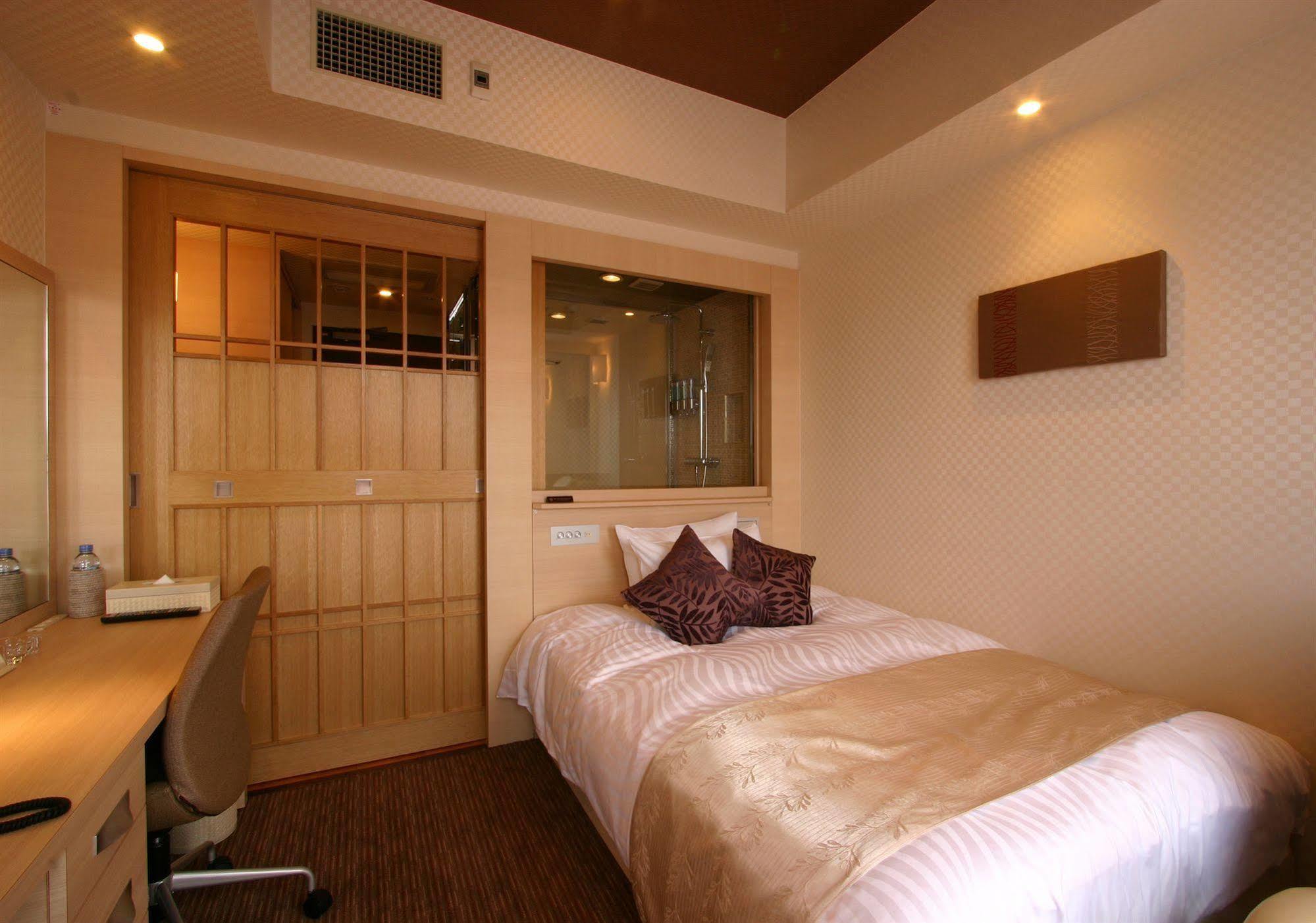 Hotel Coco Grand Takasaki Bagian luar foto