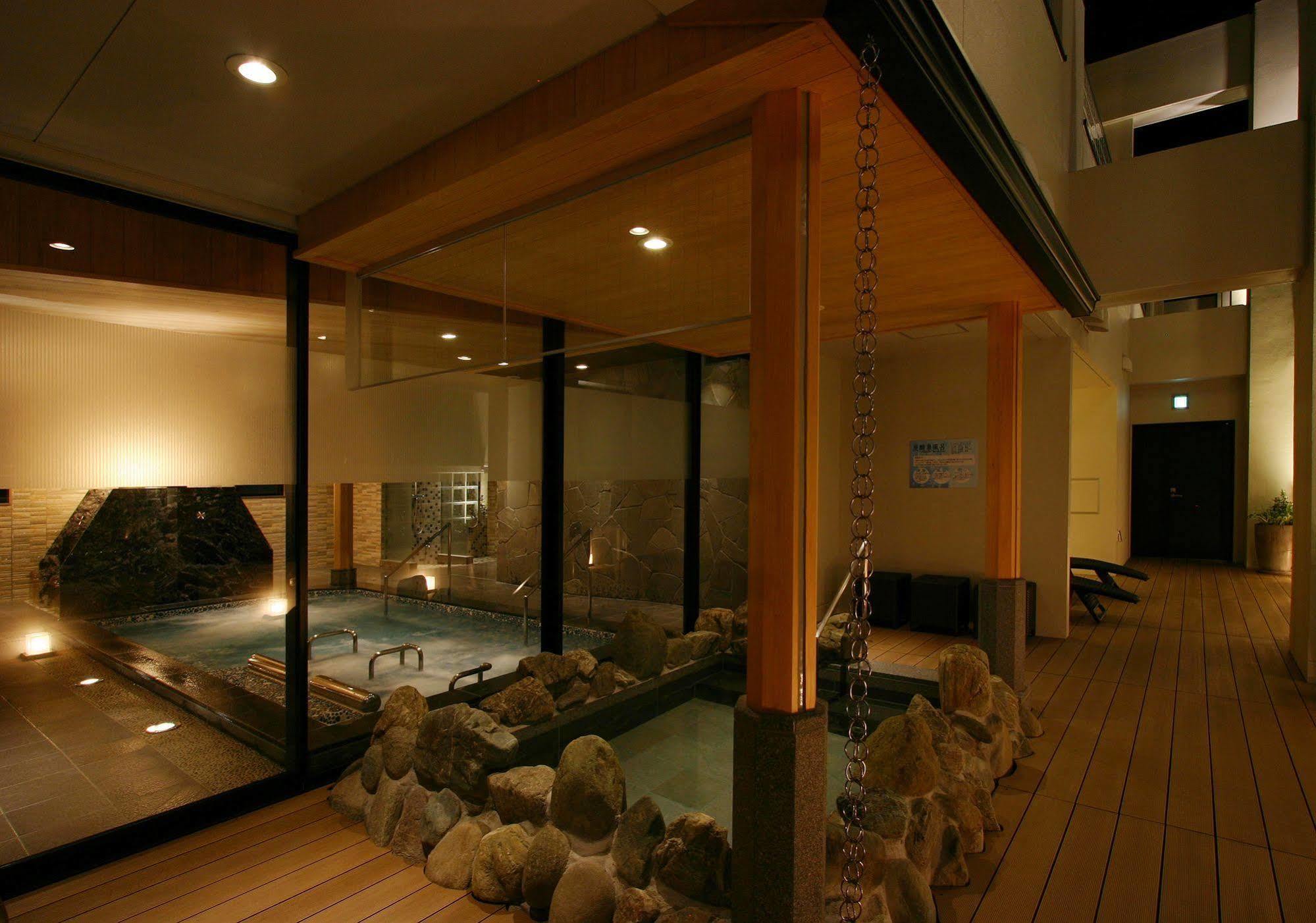 Hotel Coco Grand Takasaki Bagian luar foto