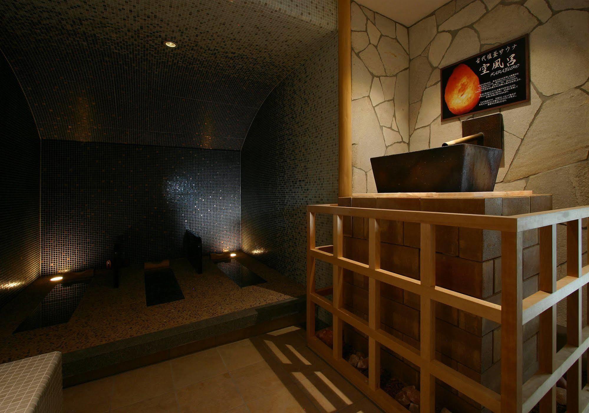 Hotel Coco Grand Takasaki Bagian luar foto