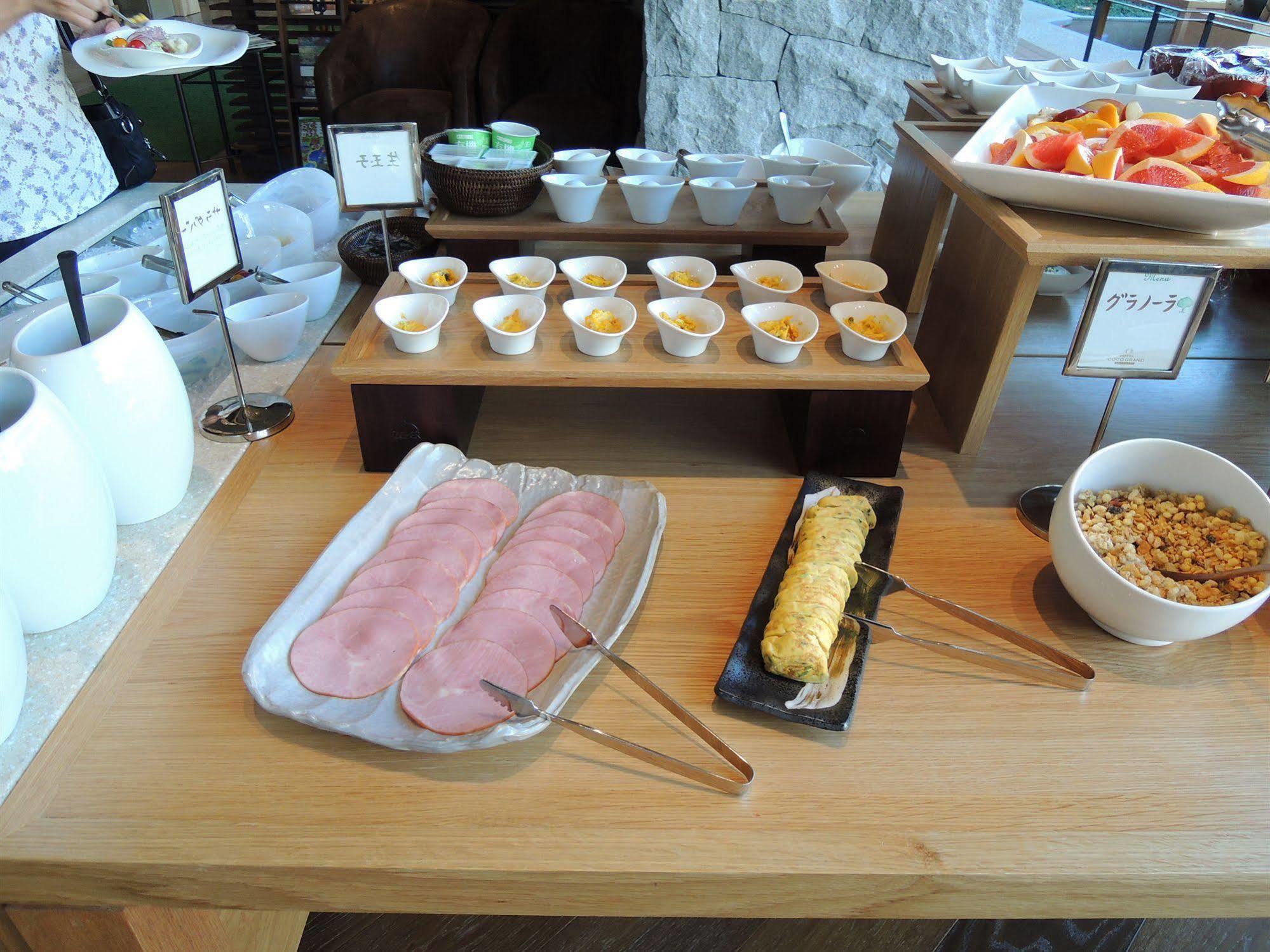 Hotel Coco Grand Takasaki Bagian luar foto
