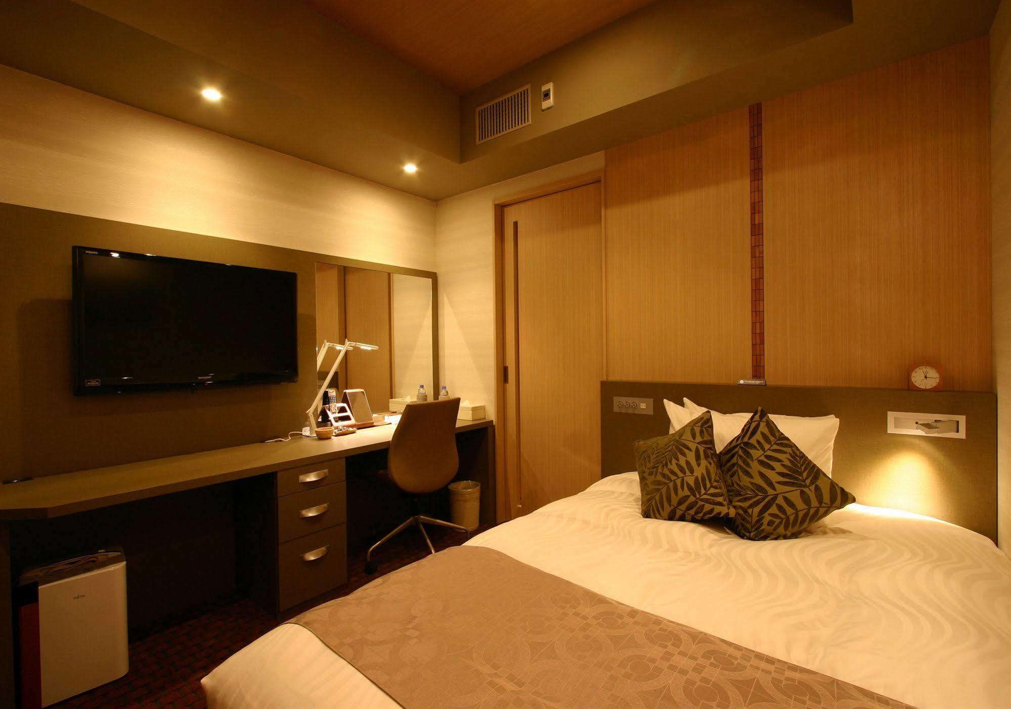 Hotel Coco Grand Takasaki Bagian luar foto