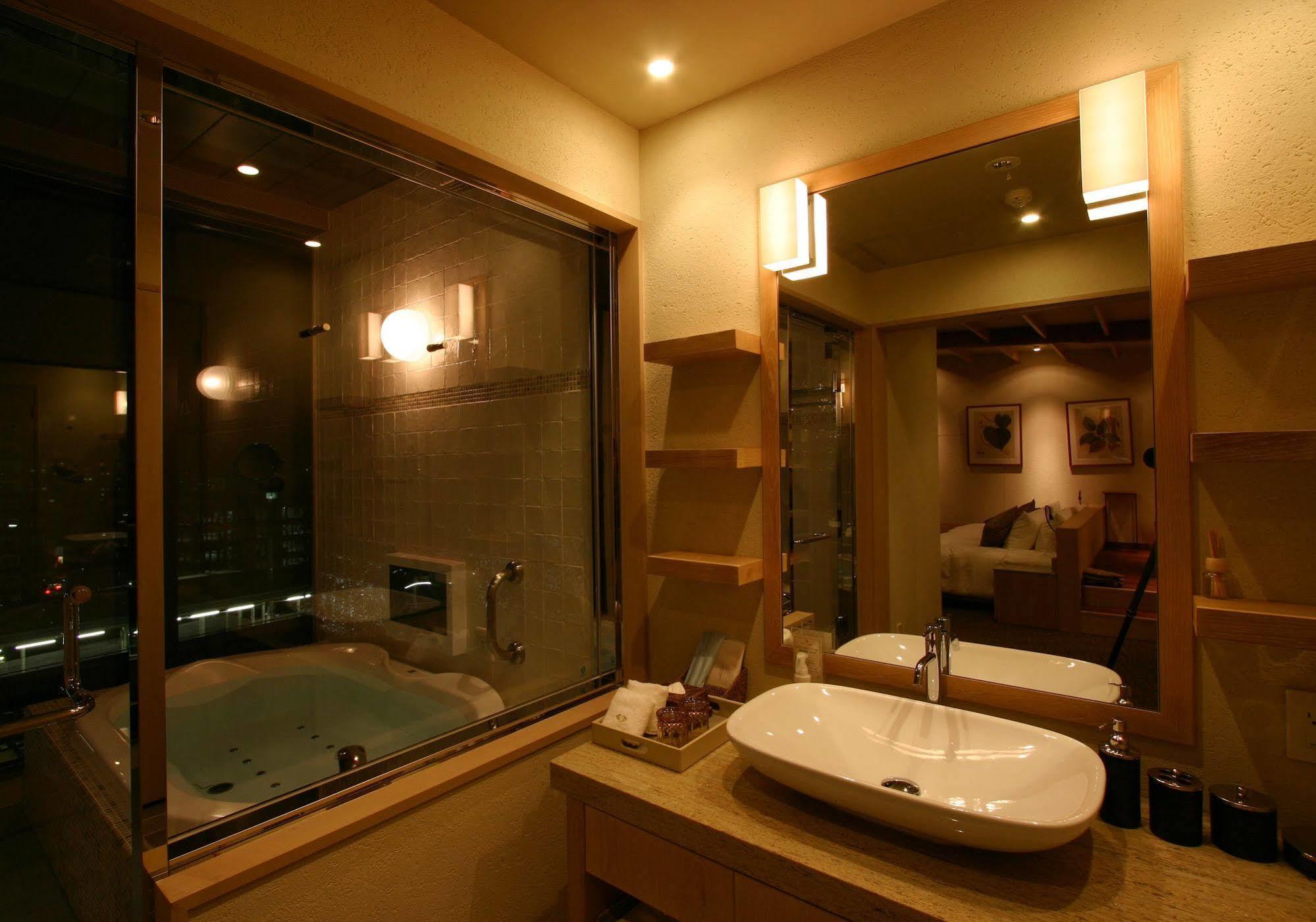 Hotel Coco Grand Takasaki Bagian luar foto